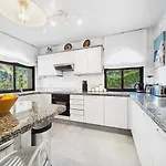 Villa Luxury Living In Exclusive Rdr491
