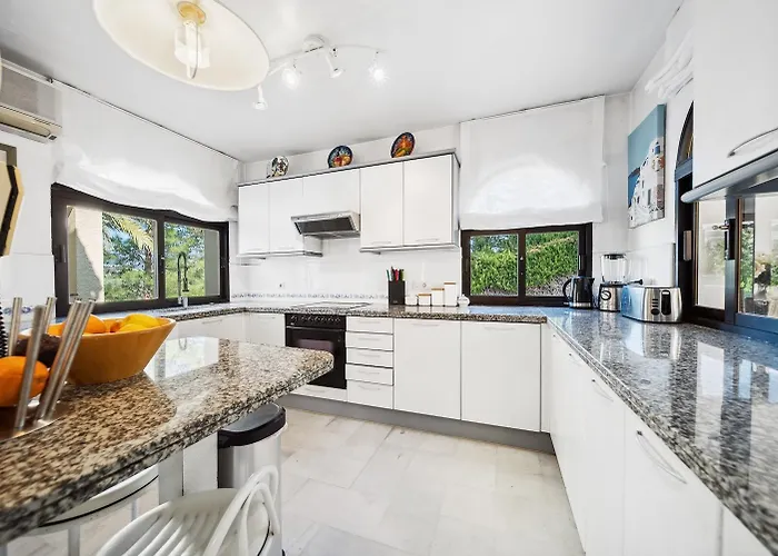 Villa Luxury Living In Exclusive Rdr491